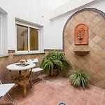 Cyv -centrally Located 1 Bed 1 Bath Near The