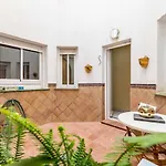 Apartment Cyv -centrally Located 1 Bed 1 Bath Near The