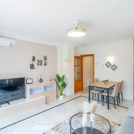 Cyv -centrally Located 1 Bed 1 Bath Near The דירה *