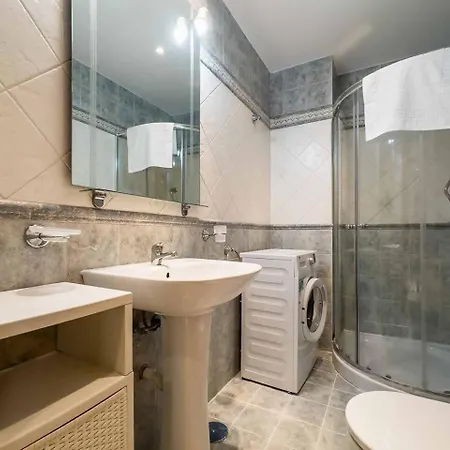 Cyv -centrally Located 1 Bed 1 Bath Near The