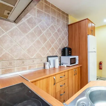 아파트 Cyv -centrally Located 1 Bed 1 Bath Near The 푸엔히롤라