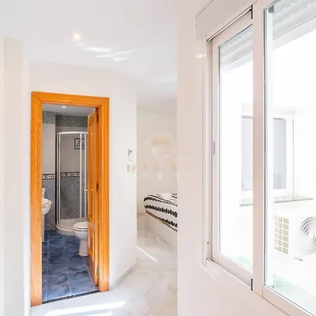 Cyv -centrally Located 1 Bed 1 Bath Near The *