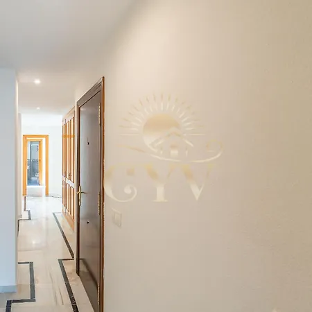 Cyv -centrally Located 1 Bed 1 Bath Near The *