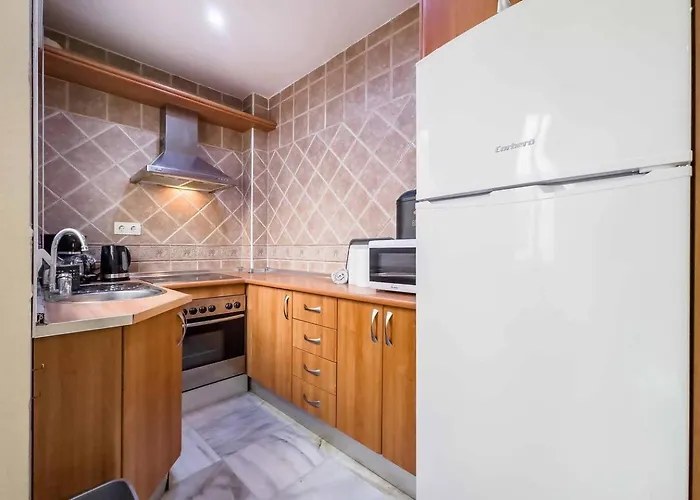 Cyv -centrally Located 1 Bed 1 Bath Near The Apartament *