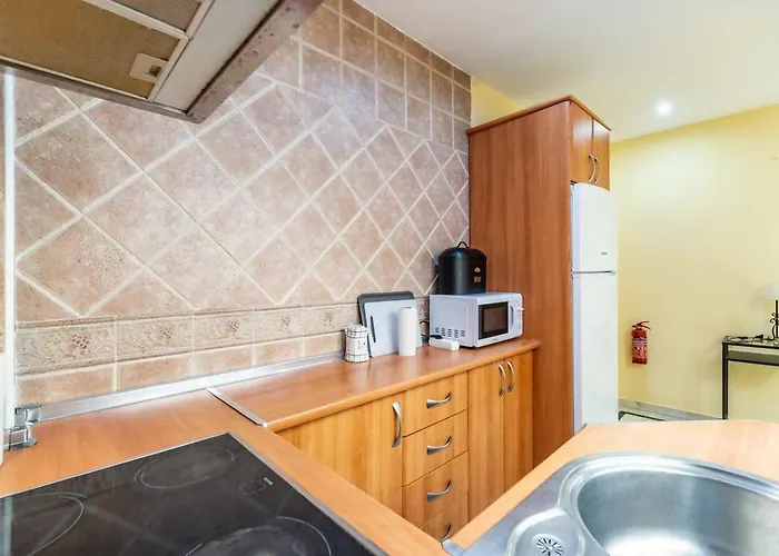 Apartament Cyv -centrally Located 1 Bed 1 Bath Near The Fuengirola